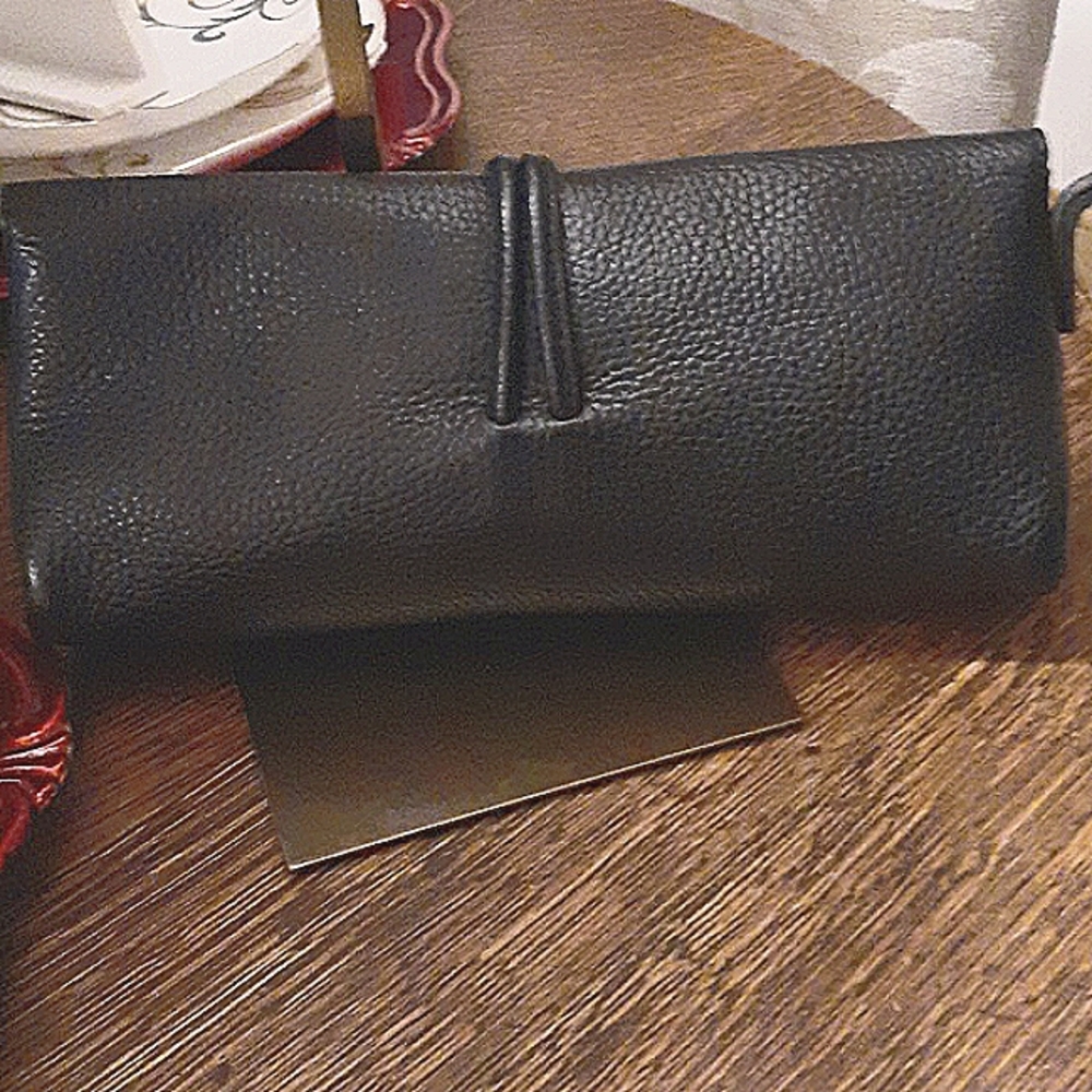 BURBERRY BLACK LEATHER CLUTCH WITH TOGGLE EUC - Picture 6 of 13